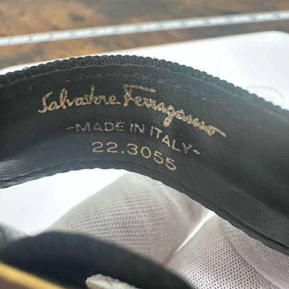 Ferragamo Vara Bow Keychain Black Gold - Picture 5 of 6